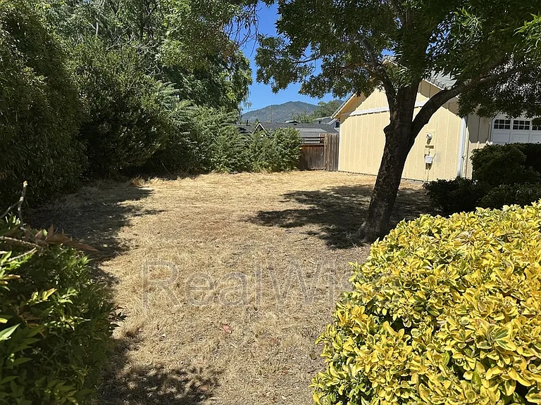 715 SW Laurel St — Photo 2