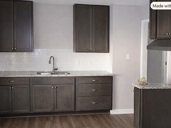 3rd image of 1604 Crockett Ave