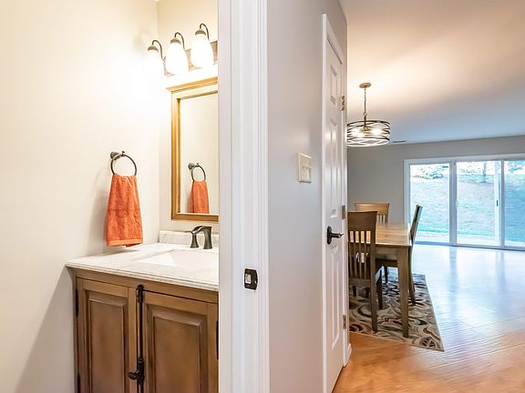 5th image of 631 E Bayberry Ct