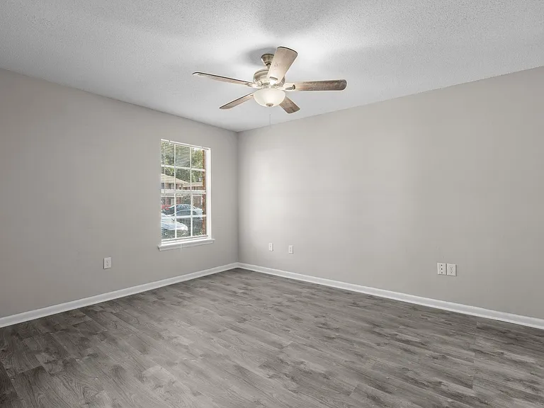 Cedarwood Apartments — Photo 7