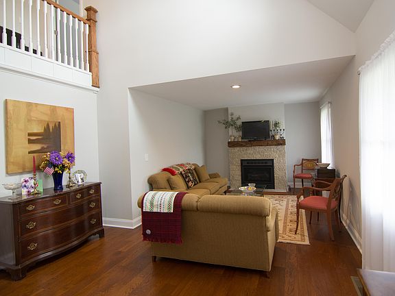 5th image of 518 Crowfield Cir