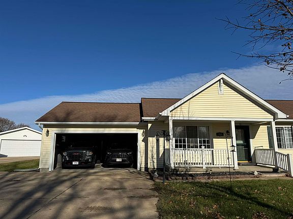 3rd image of 1415 Parkview Dr