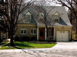 151 Sterling Ln, Wilmette, IL 60091