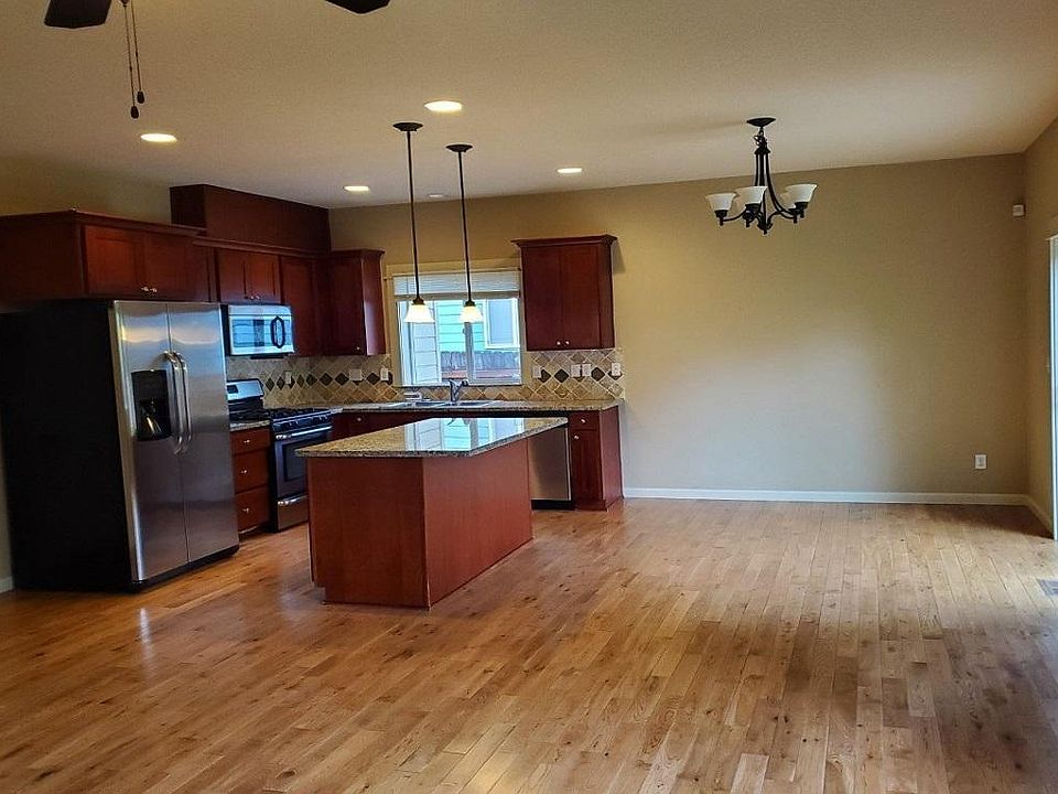 2nd image of 60299 SE Malden St