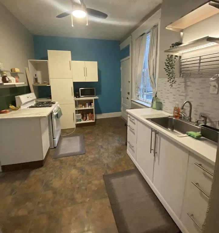 201 Emming St — Photo 1
