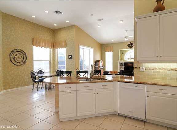 4th image of 5328 SW Coral Tree Ln #0