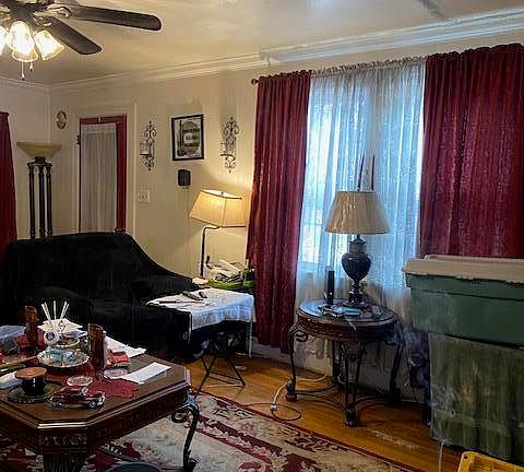 3rd image of 1029 Hill Street