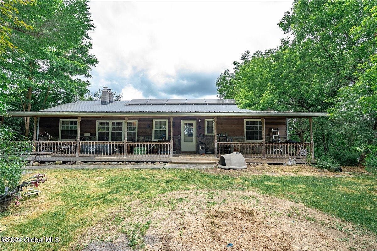 1st image of 863 Blodgett Hill Road