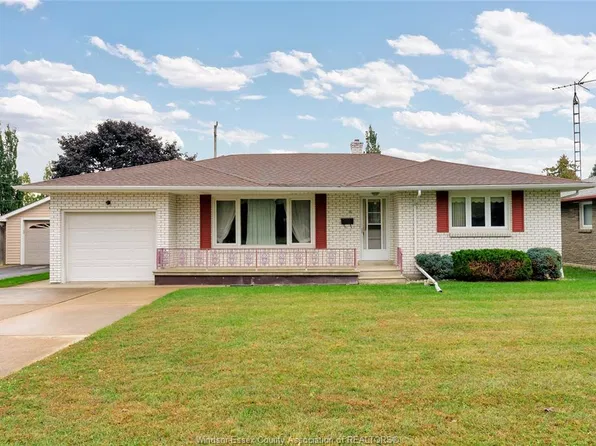 16 Pulford Ave, Leamington, ON N8H 2J3