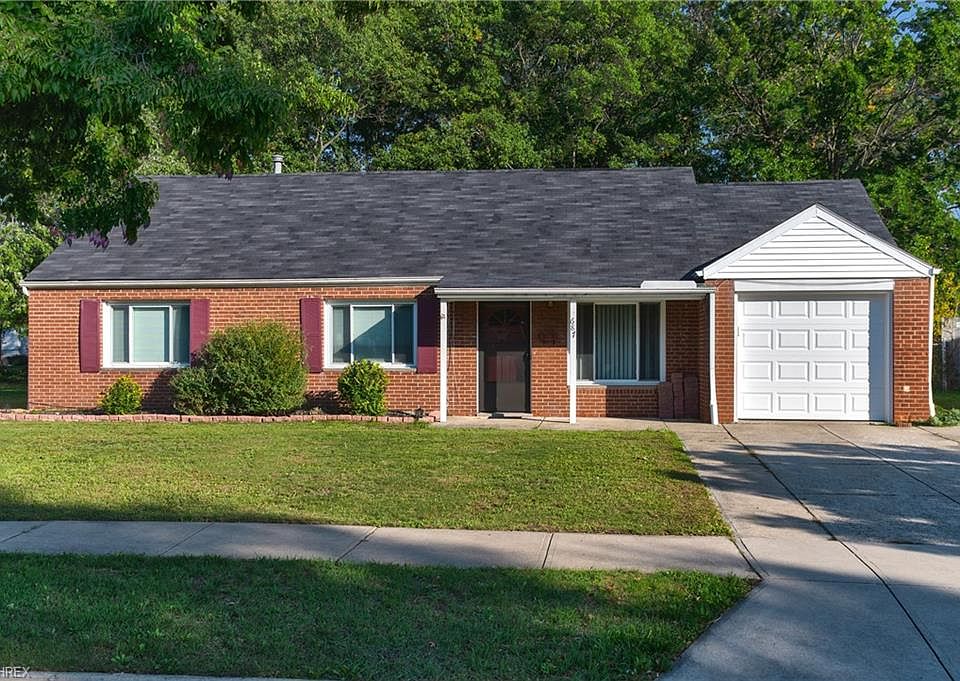 1st image of 687 Walnut Dr