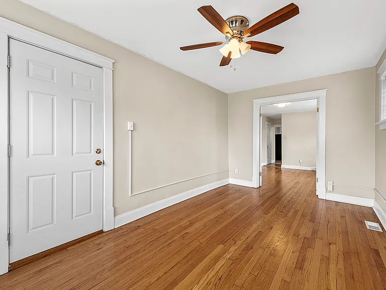 6019 Scanlan Ave #1E — Photo 4