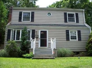 68 Seaman Rd, Glen Cove, NY 11542