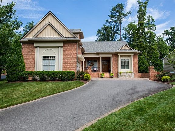 3rd image of 423 Regina Ln