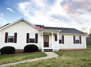 907 Clay Hill Dr, Soddy Daisy, TN 37379
