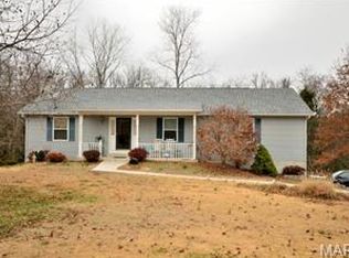 825 Ranch Ln, Villa Ridge, MO 63089