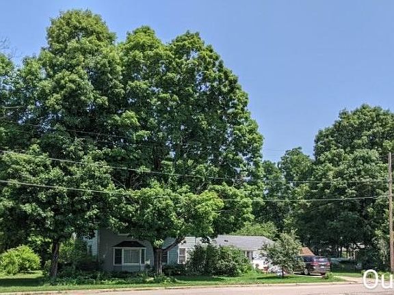 5th image of 717 Winona St