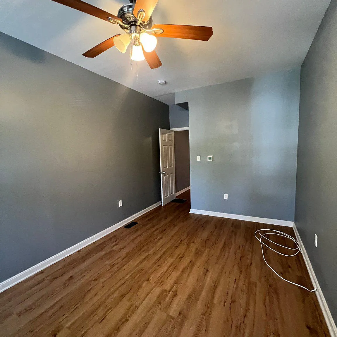 1 bed, 1.0 bath, 1302 sqft, $1,000 — Photo 3