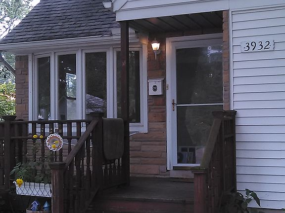 3rd image of 3932 Cummings Ave