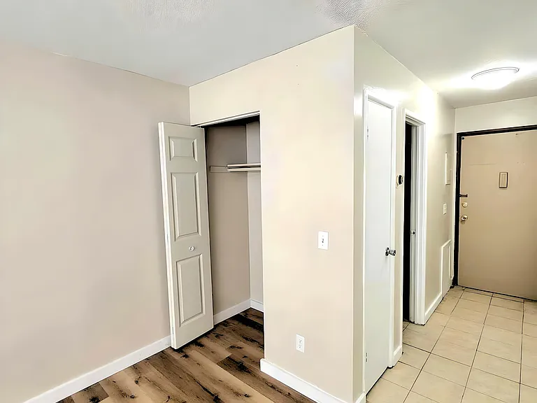 Keller Flats — Photo 36