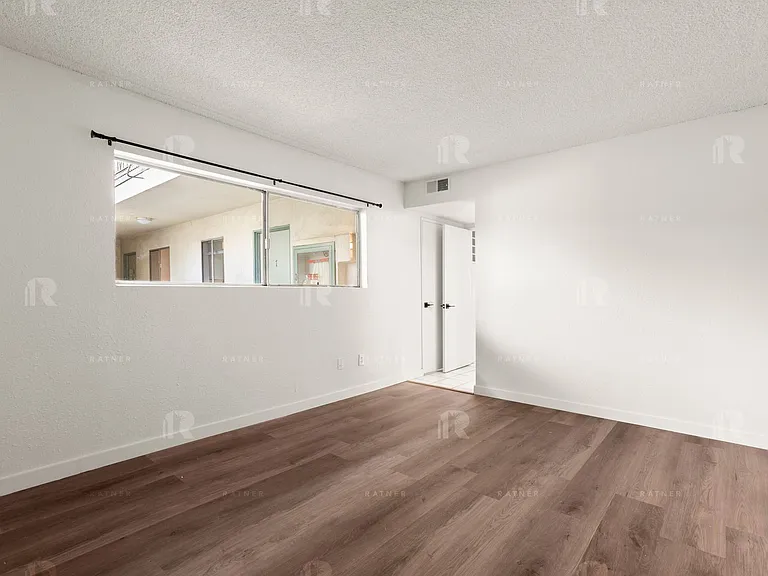 (El/Ti/Yo:B) 5139 White Oak Avenue — Photo 19