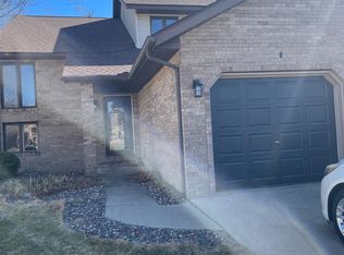 9 Pebble Ct, Edwardsville, IL 62025