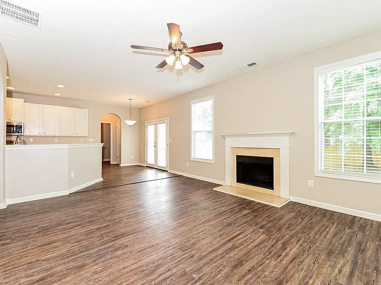 215 Greenland Dr — Photo 5