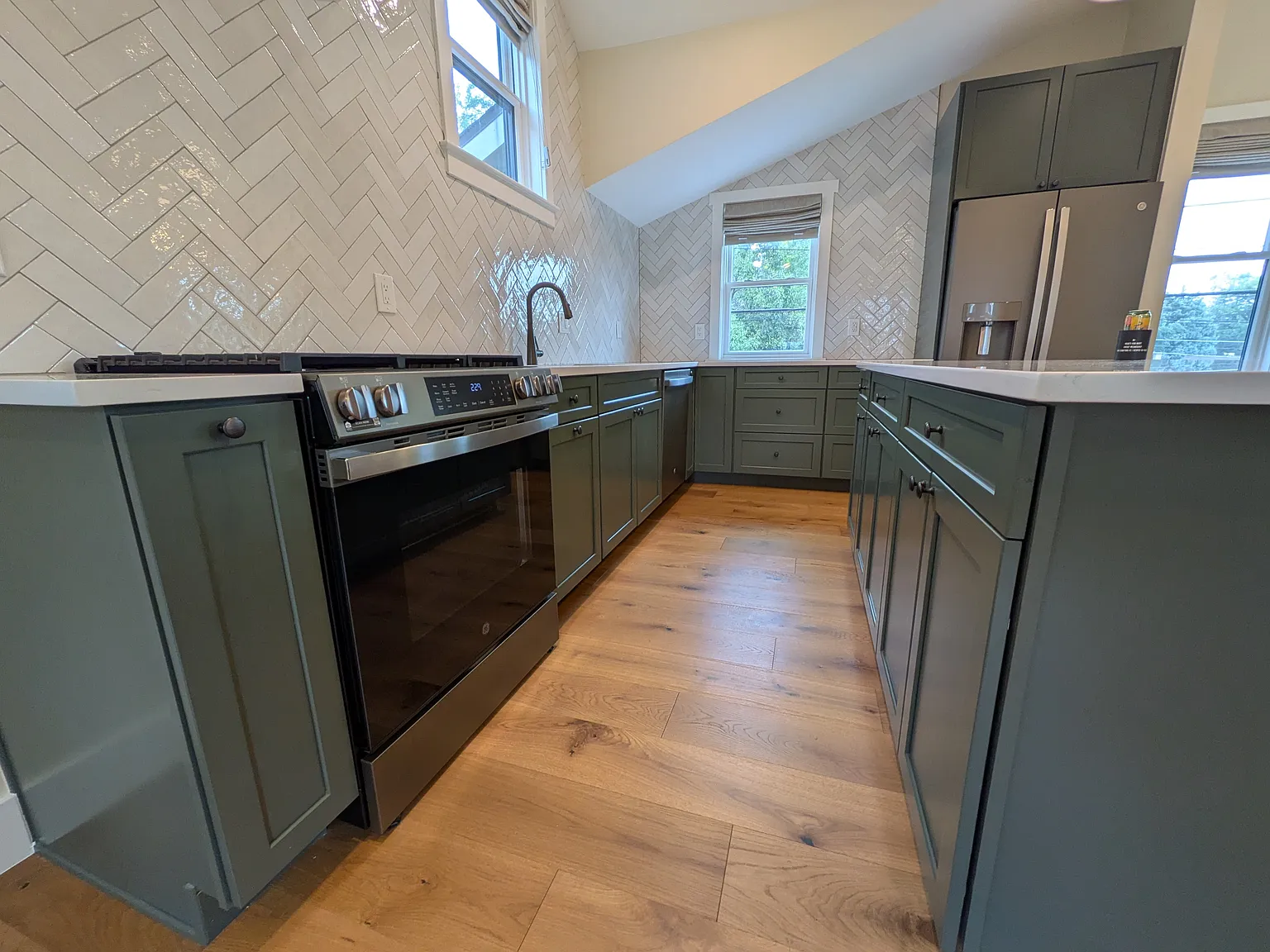 2 bed, 850 sqft, $2,775 — Photo 4