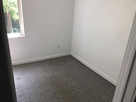3rd image of 917 Elk St #2