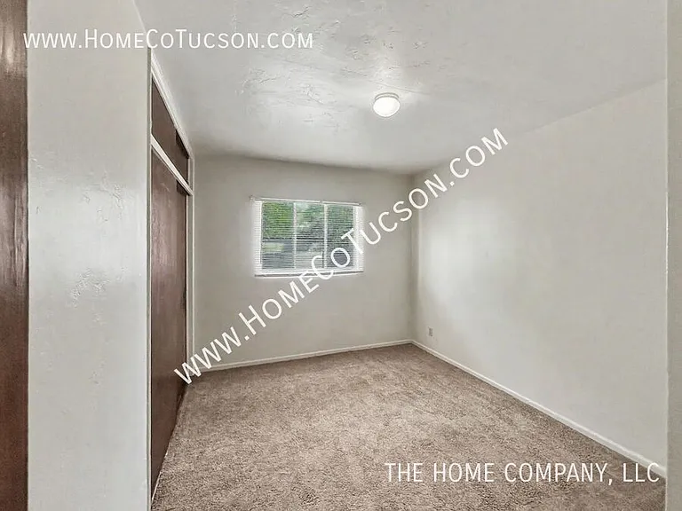 4531 E 8th St — Photo 15