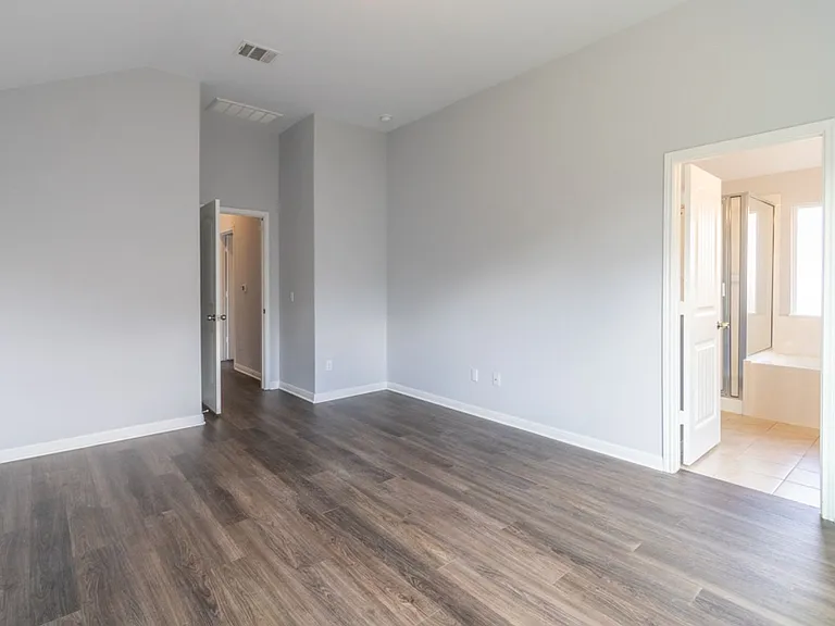1411 Elbe St — Photo 19