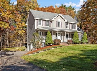 8 Hidden Meadow Dr, Londonderry, NH 03053