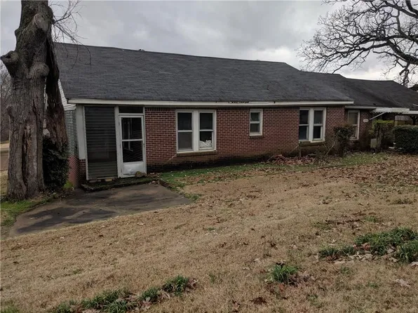 3218 Country Club Dr, Fort Smith, AR 72903
