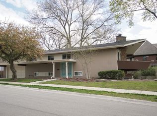 751 Sunset Dr, Naperville, IL 60540