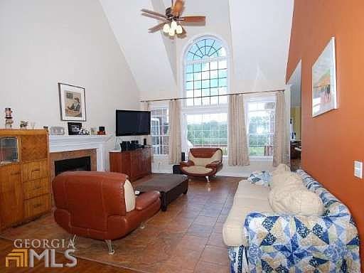3rd image of 814 Birkdale Blvd