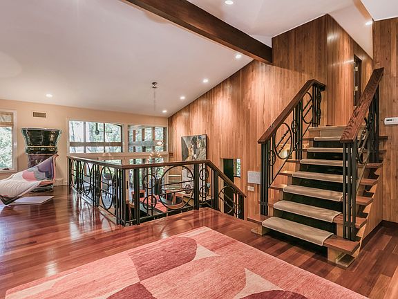 2nd image of 7 Oakwood Dr