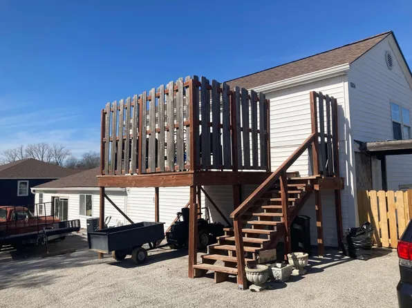 701 Pleasant Valley Dr, Godfrey, IL 62035