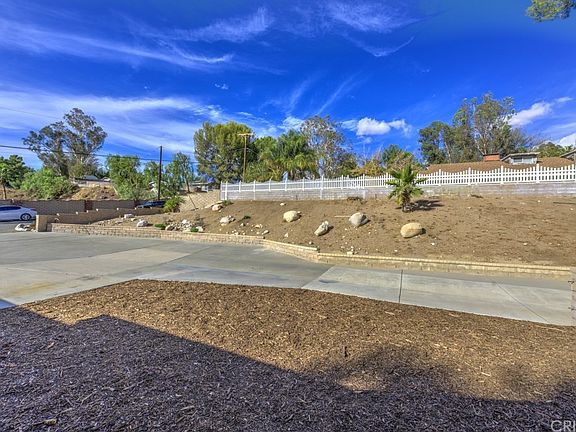 3rd image of 27919 Magic Mountain Ln