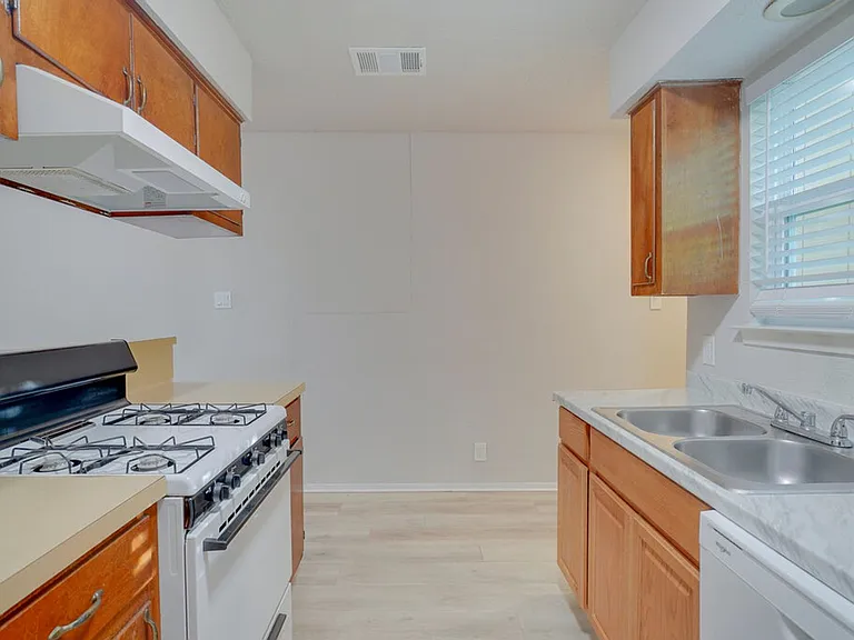 1206 Westcott Dr — Photo 11