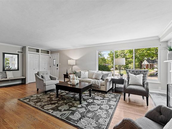 5th image of 30 Southridge Dr