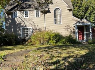 572 Sunset View Dr, Akron, OH 44320