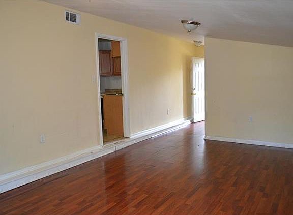 4th image of 101 Oakwood Dr