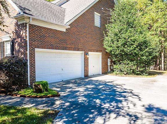 5th image of 112 Village Glen Way