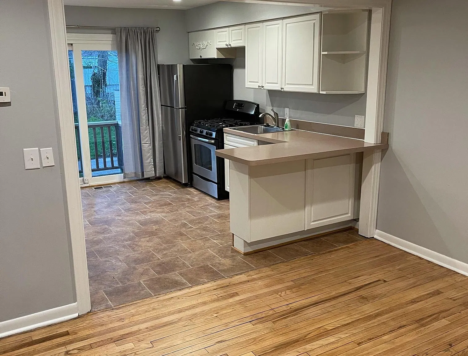 1131 E Meyers Ave — Photo 2