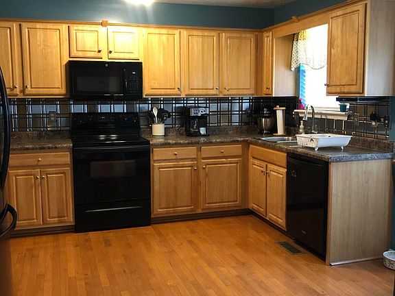 4th image of 131 Mills Ct