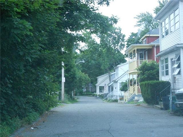 2nd image of 11 W Colony Rd