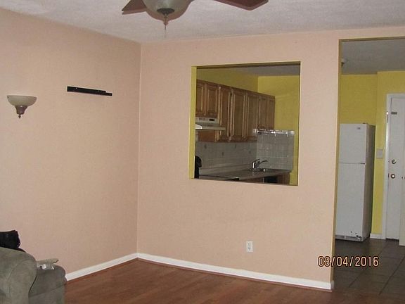 5th image of 10 Linda Ln APT 1-2