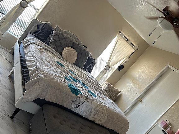4th image of 410 N 349TH Avenue