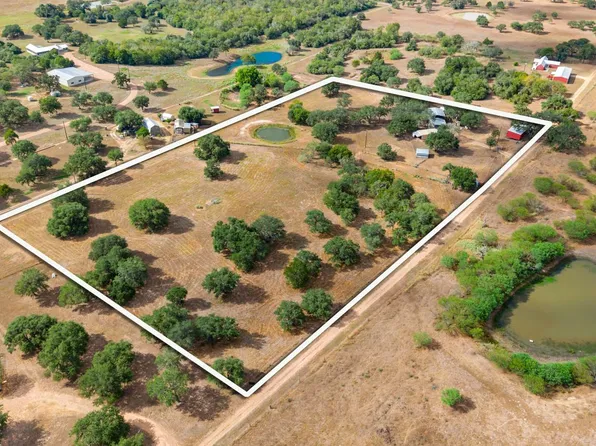 233 Ranch Rd, Yoakum, TX 77995