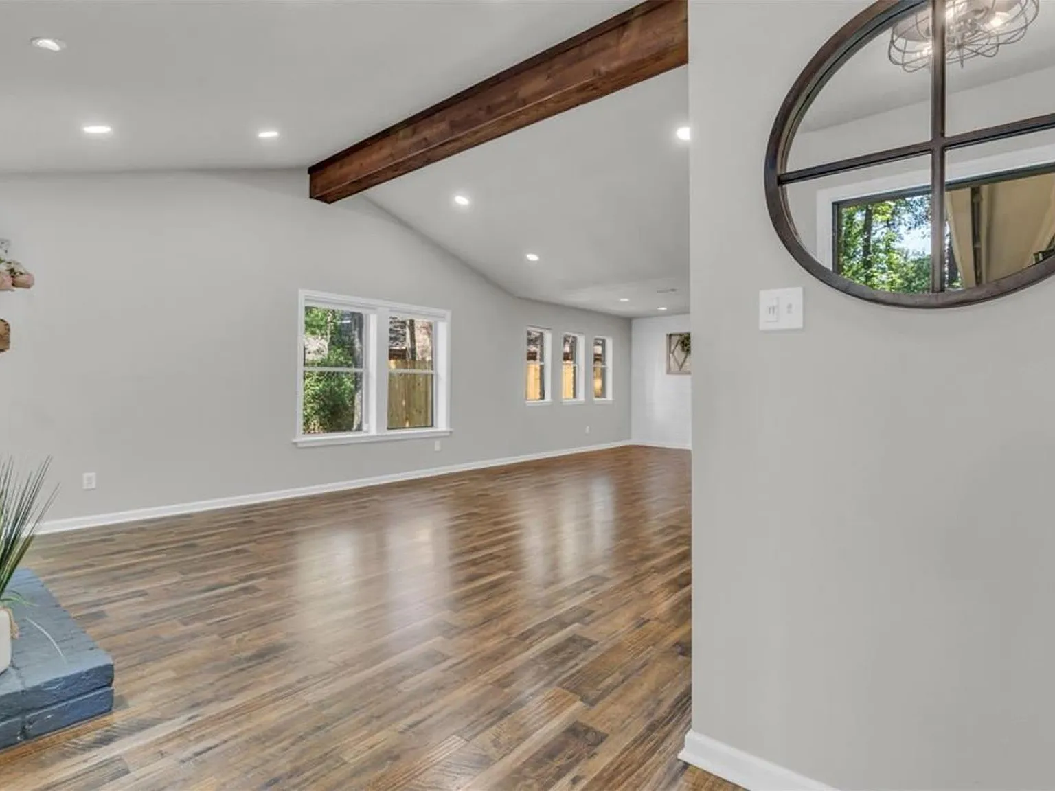 3 bed, 2.0 bath, 1552 sqft, $2,500 — Photo 4