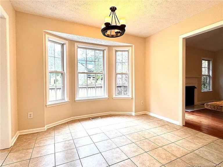 257 Lakeside Ln — Photo 8